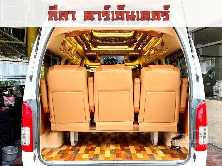 2017 Toyota Hiace Commuter